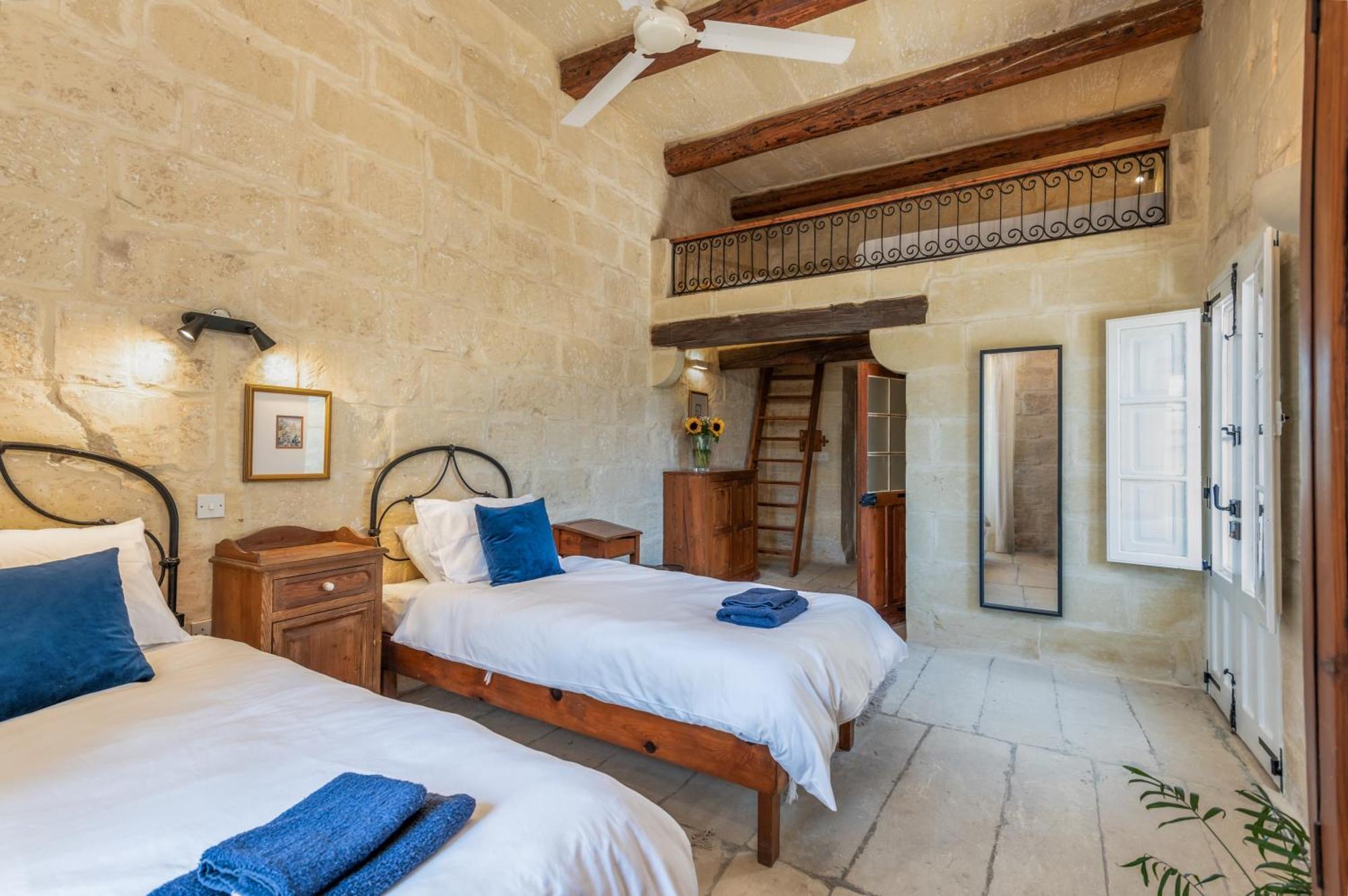 Dar ta' Betta Farmhouse with private pool Għarb Esterno foto