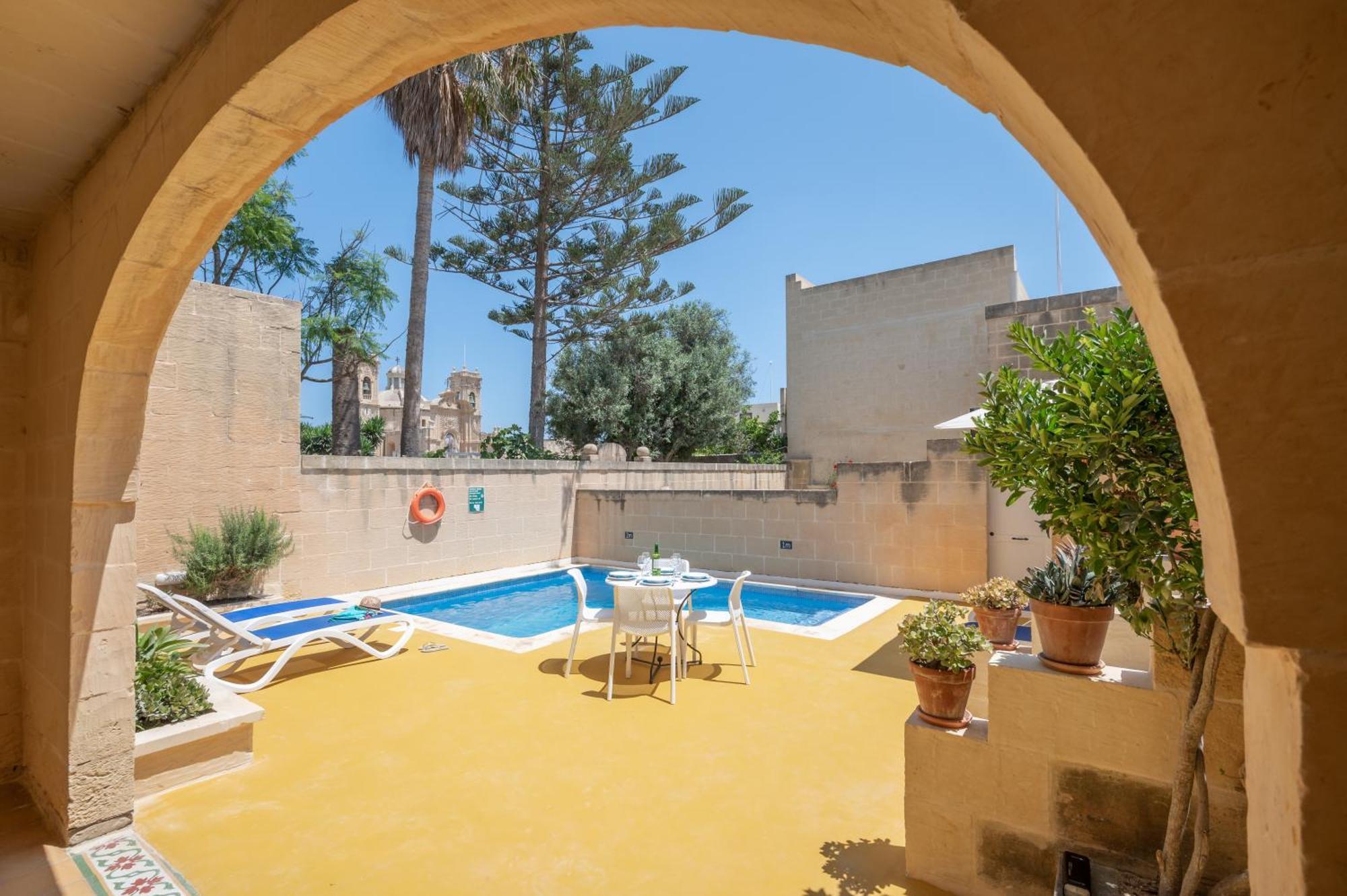 Dar ta' Betta Farmhouse with private pool Għarb Esterno foto
